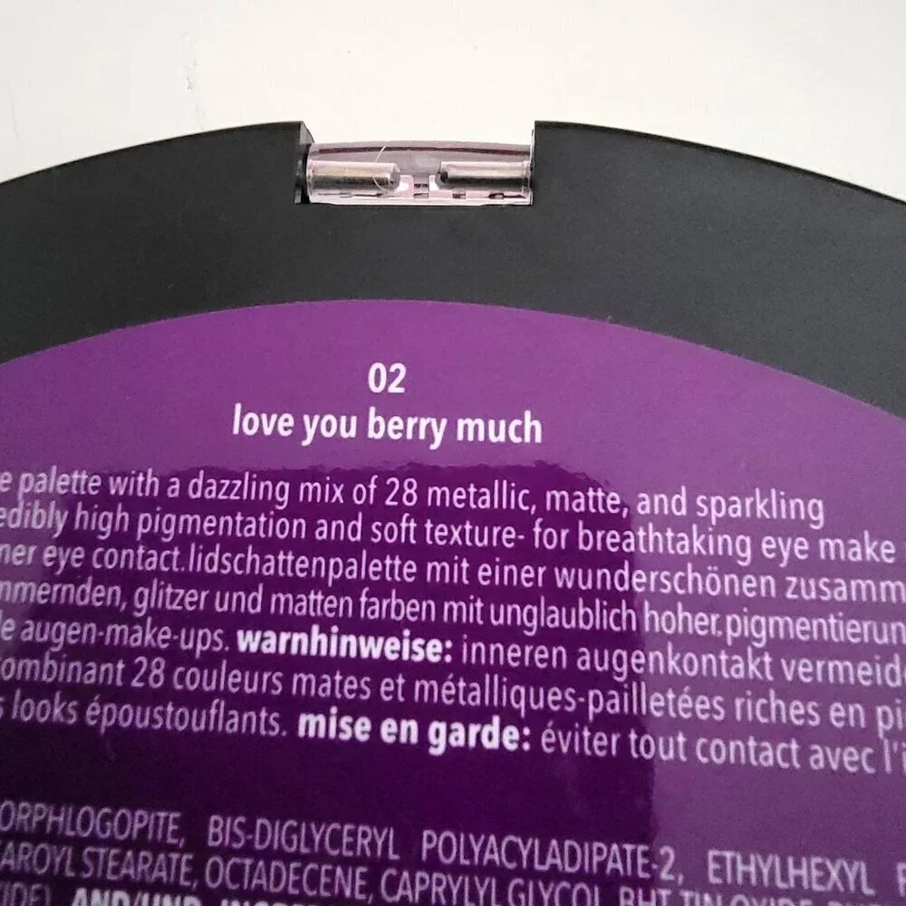 28 Essence Counting Hearts Eyeshadow Palette Love You Berry Much